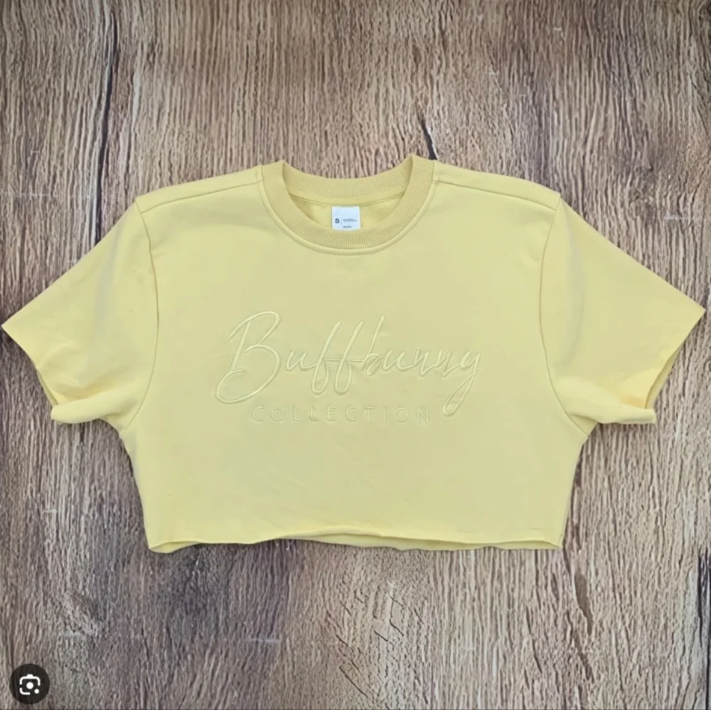 💕BuffBunny Cloud Soft Yellow Crop Top - Picture 3 of 6